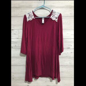 Honeyme Small Maroon 3/4 Sleeve Top w/ Lace Shoulder Detail